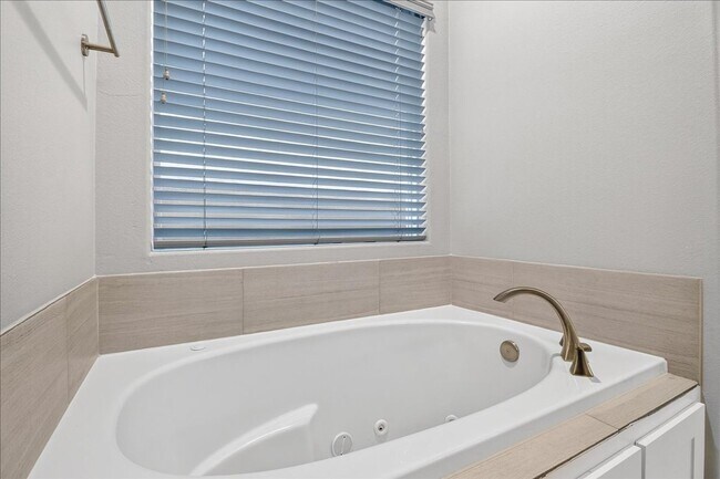 Building Photo - 6718 Stuyvesant Ct