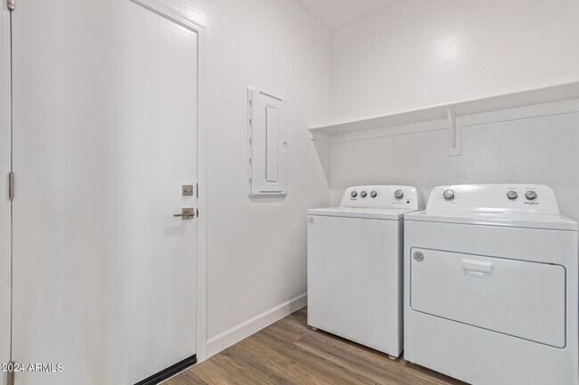 Building Photo - 15371 W Smoketree Dr