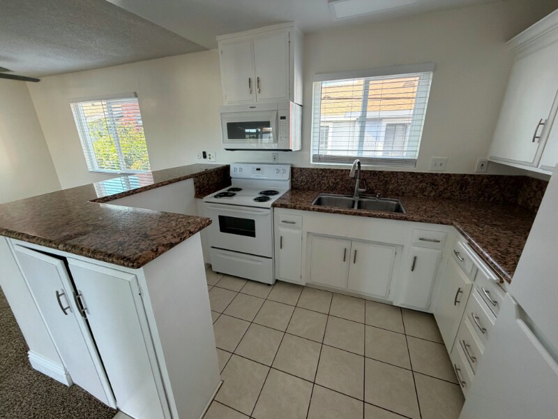 Building Photo - 931 W 19th St