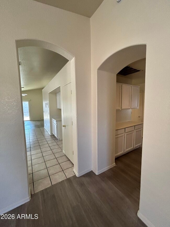 Building Photo - 51 N Del Pueblo Pl
