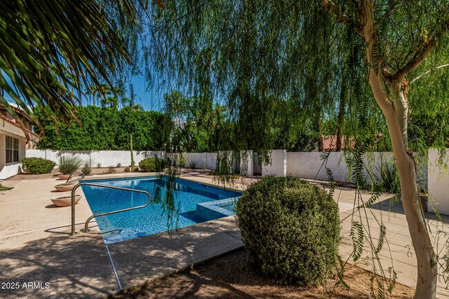 Building Photo - 9665 E Cochise Dr