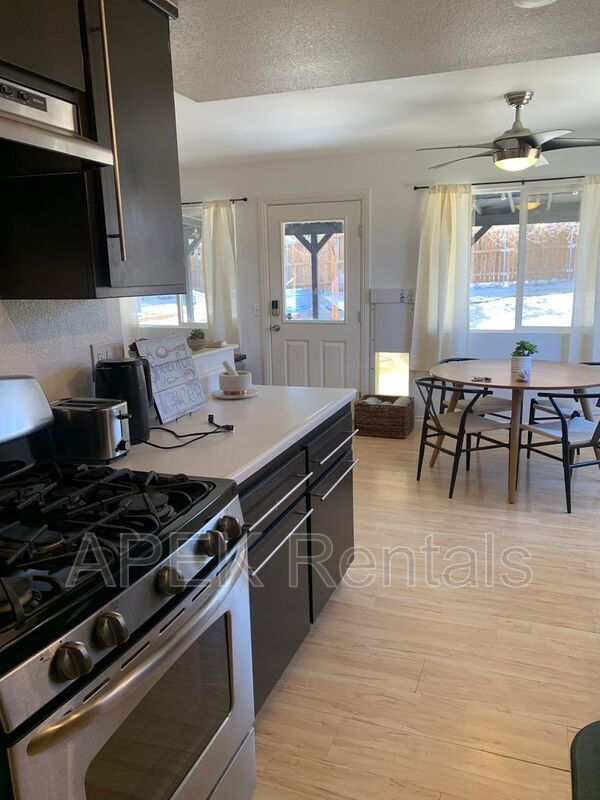 Building Photo - 61493 Desert Air Rd