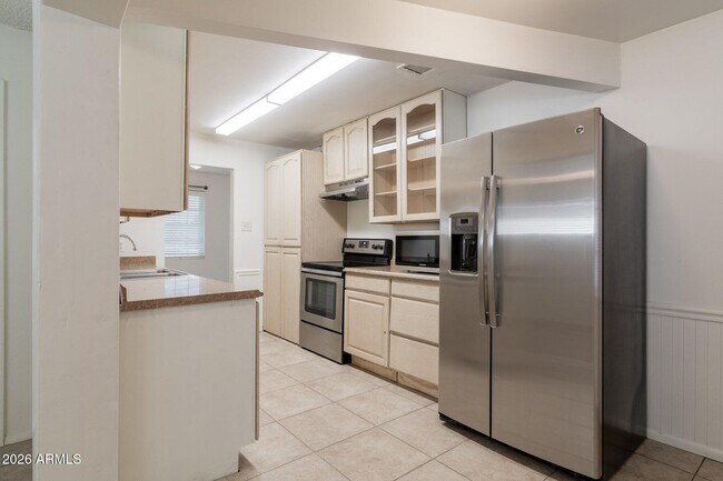 Building Photo - 1335 E Broadway Rd