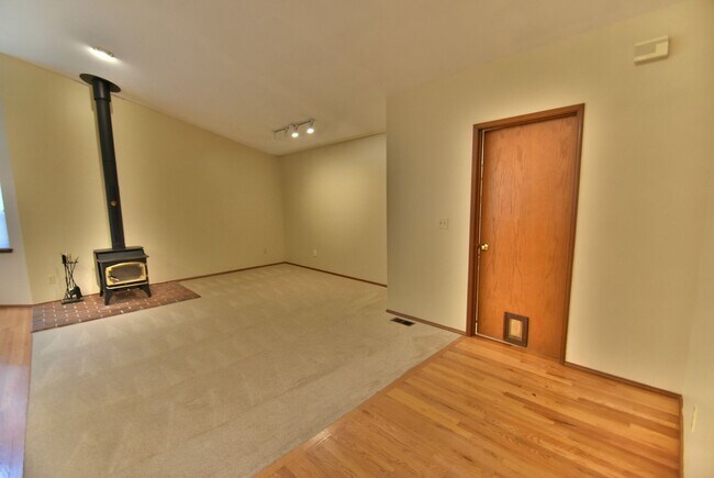 Building Photo - 3bd/2ba Woodinville Home