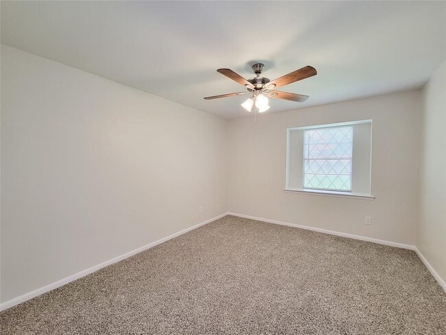 Building Photo - 25911 Maplewood Dr