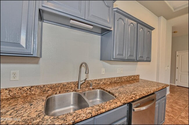 Building Photo - 11651 Dos Palmas Dr