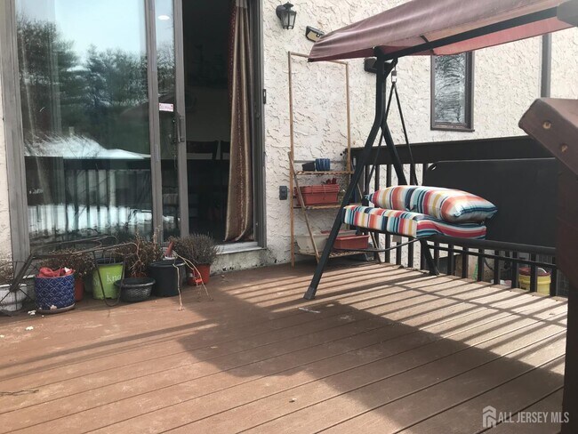 Building Photo - 10 Nutmeg Ct