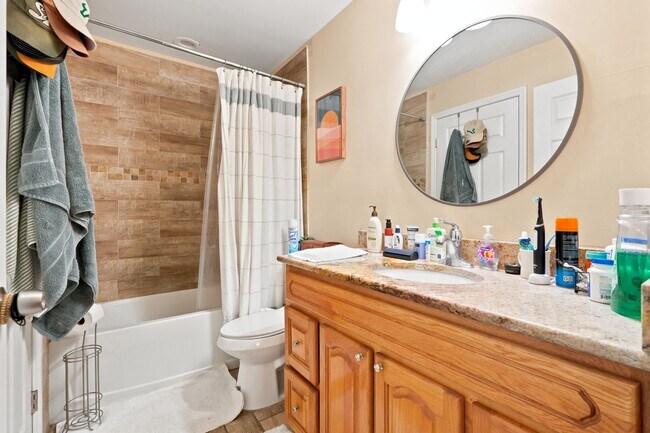 Building Photo - 8642 Mallard Reserve Dr
