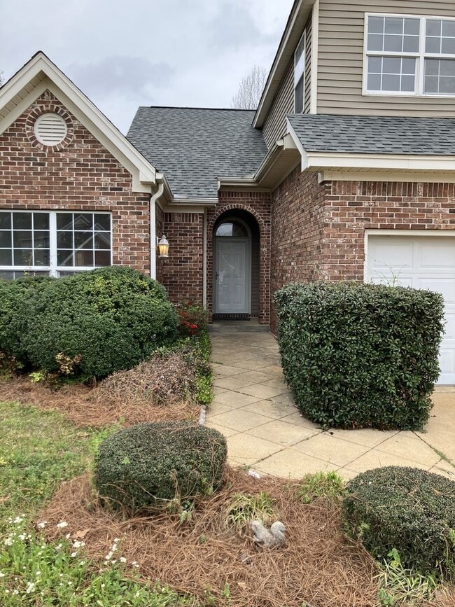 Building Photo - 114 W Shore Dr