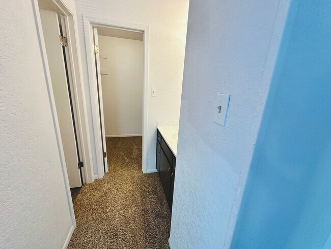 Building Photo - 152 RIDGE