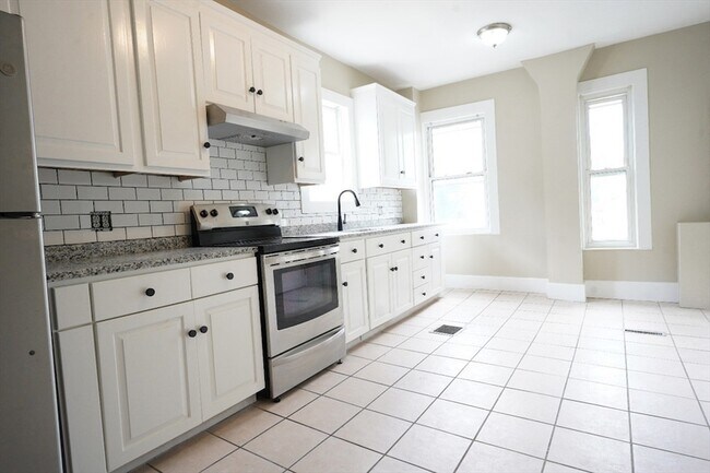 Building Photo - 139 Timson St