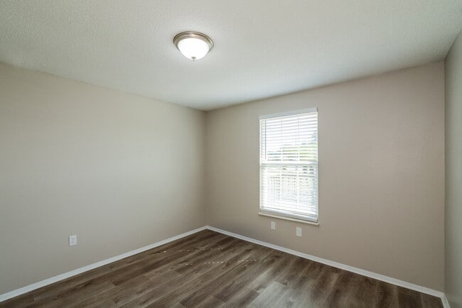 Building Photo - 5576 Garden Grove Cir
