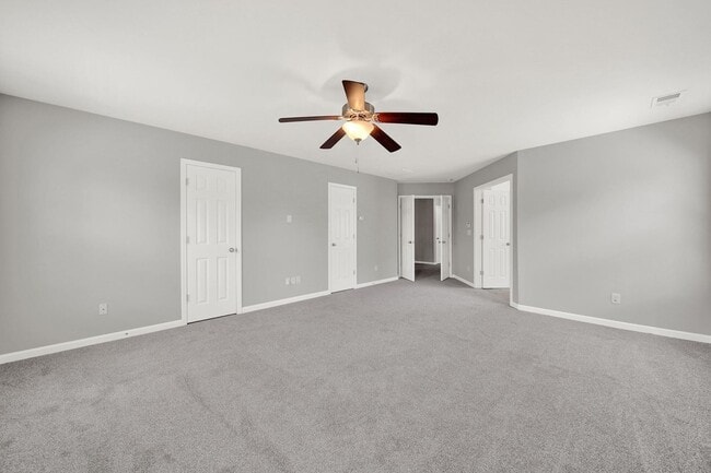 Building Photo - Stunning 6 Bed 3.5 Bath Home in Davidson!