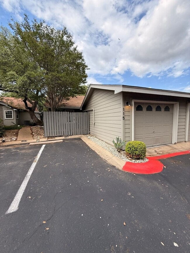 Building Photo - 6501 Brush Country Rd