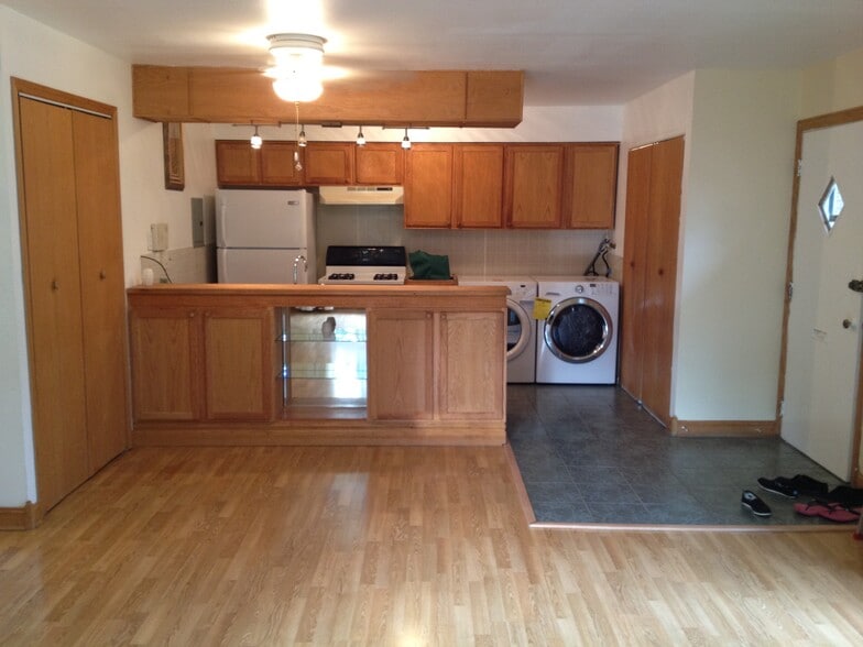 Kitchen/Dinning - 1362 Cove Dr