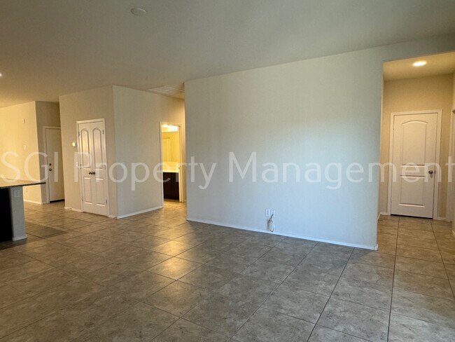 Building Photo - 1645 N Westfall Trail
