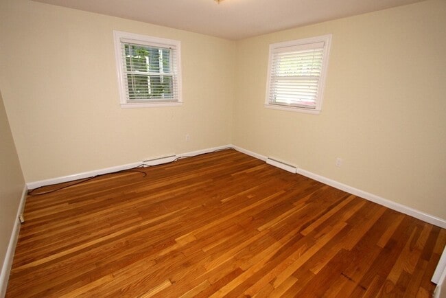 Building Photo - 68 Crescent St