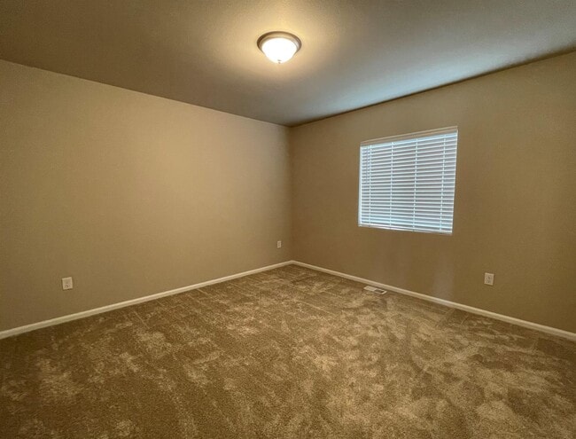 Building Photo - 913 Timberline Ave