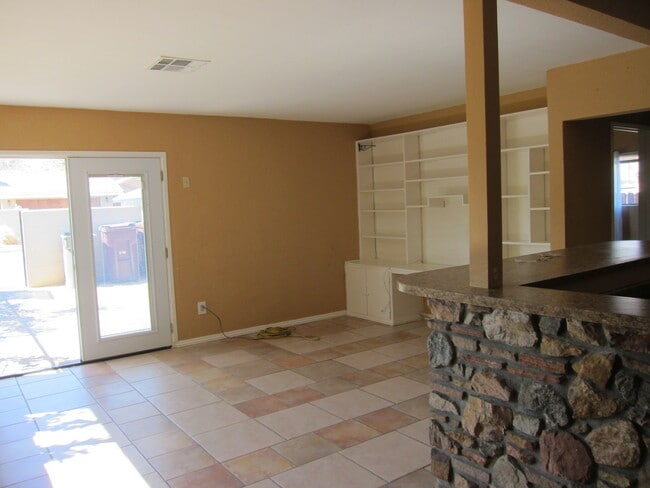 Building Photo - 52740 Avenida Obregon