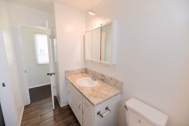 Building Photo - 248 Avenida Del Poniente