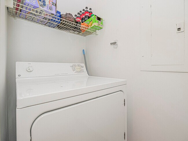 Building Photo - 5020 Fairways Cir