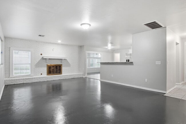 Building Photo - 3717 N Eagle Ln