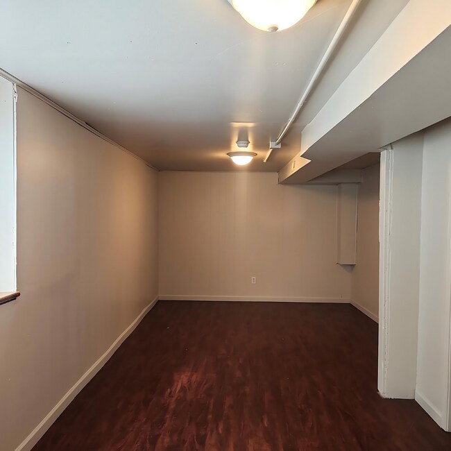 Building Photo - 911 W Leola St