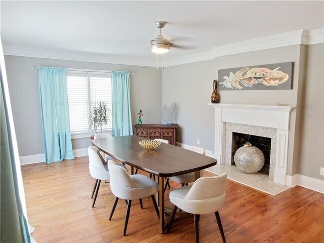 Building Photo - 3 Bedroom 2 Bath near the Beltline