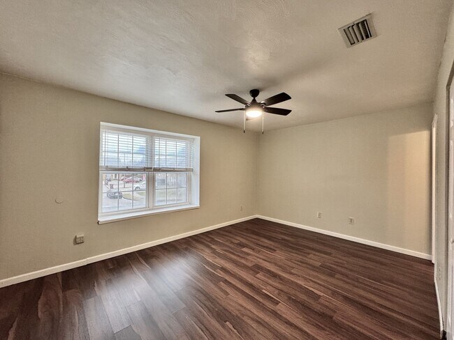 Building Photo - Glenleigh 1st-time Rental! Pet-Friendly, End-Unit Townhome, Cul-De-Sac with HUGE fenced backyard!