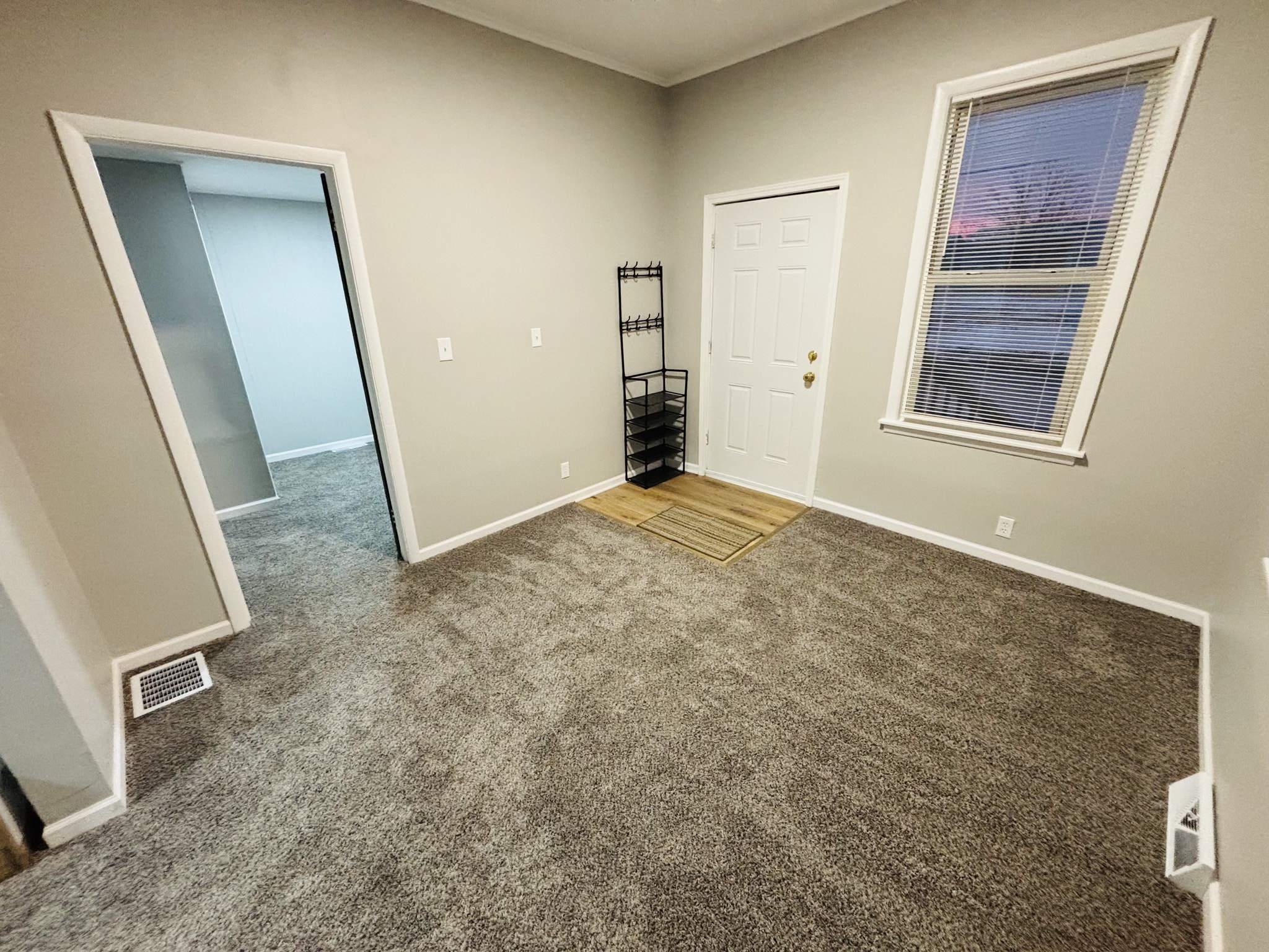 Building Photo - 2315 E End Ave