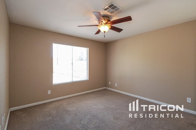Building Photo - 5428 W Voltaire Dr