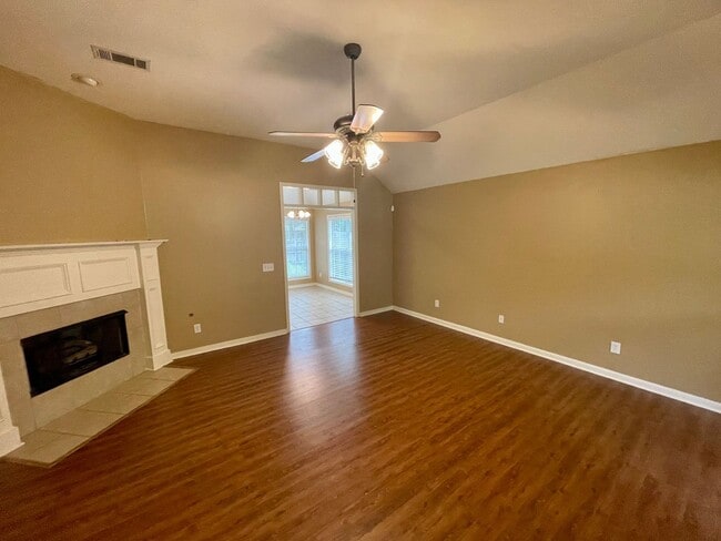 Building Photo - 3/2 available in Brandon Farmington Station!!