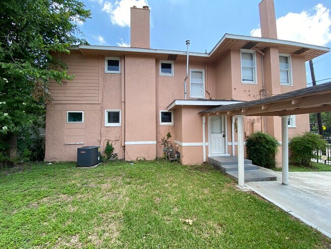 Building Photo - 520 Sul Ross St