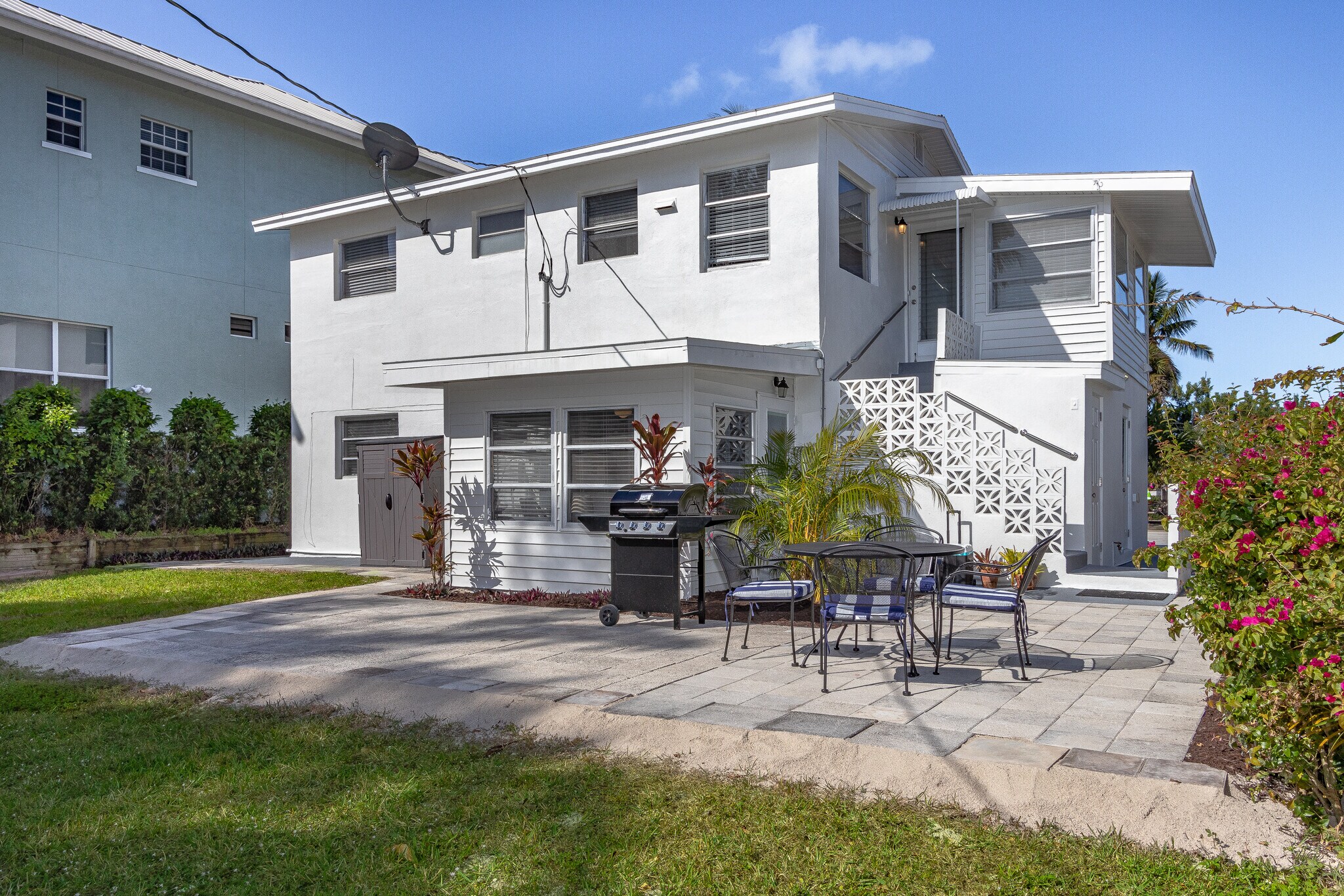 Building Photo - 9262 Vanderbilt Dr