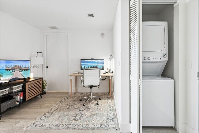 Building Photo - 121 NE 34th St