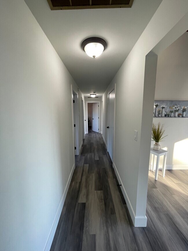 Building Photo - 5008 Sperry Ln