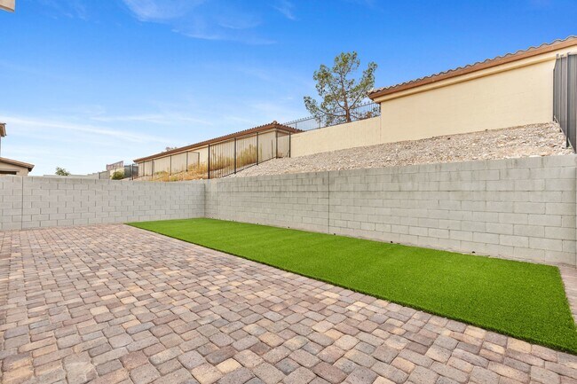 Building Photo - 4469 Sawyer Rdg St