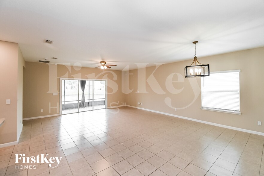 Building Photo - 10963 Haws Ln