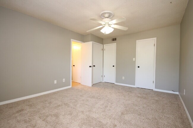 Building Photo - Southwest Pensacola Townhome Near NAS Pensacola with Granite Kitchen & Privacy-Fenced Patio
