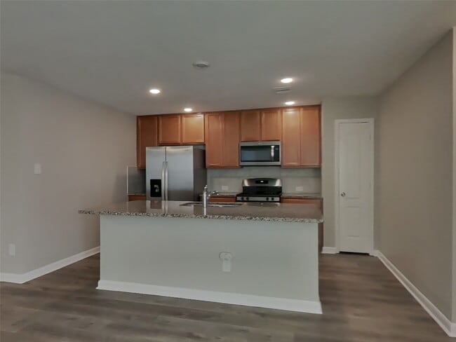 Building Photo - 20660 Dunrobin Dr