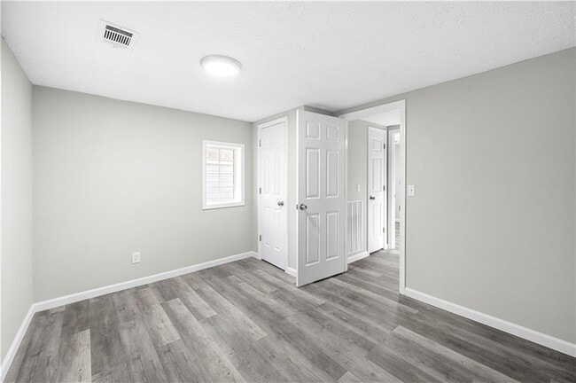 Building Photo - 5955 Kemp Dr