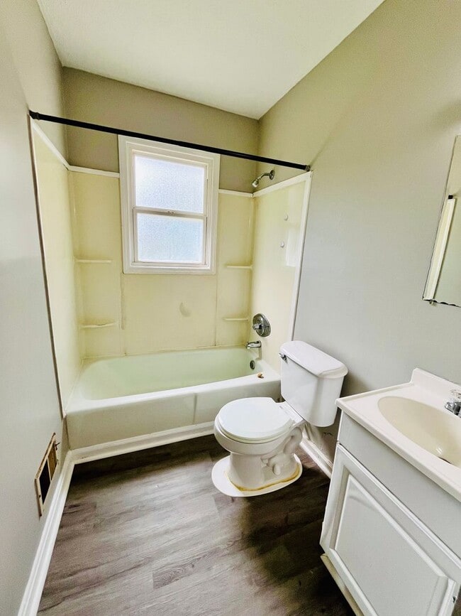 Building Photo - **COMING SOON** Updated 3BR Ranch in Shively Section 8 Accepted