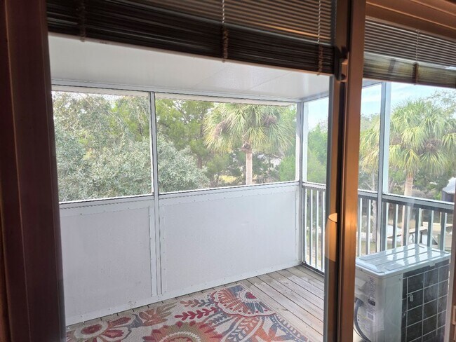 Building Photo - Cozy Coastal Retreat!