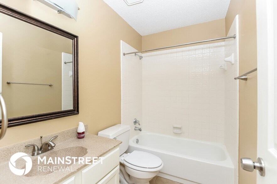 Building Photo - 2411 Bennington Dr