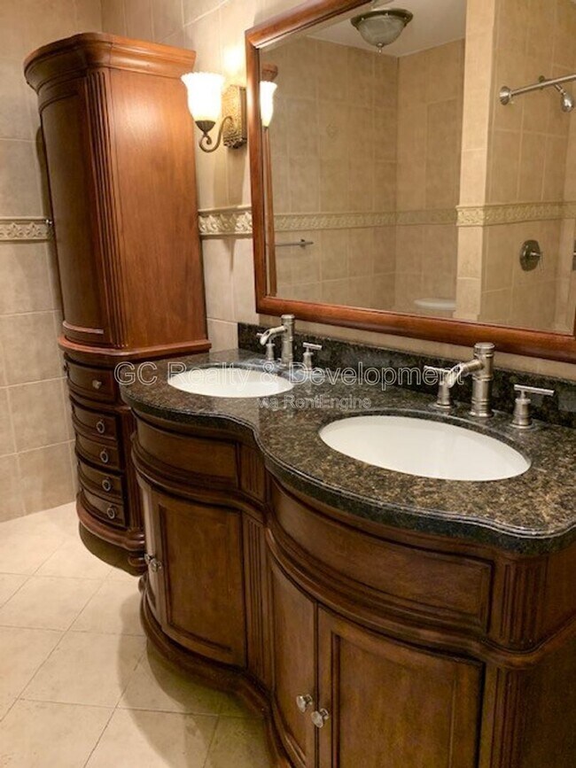 Building Photo - 87 W Surrey Ln