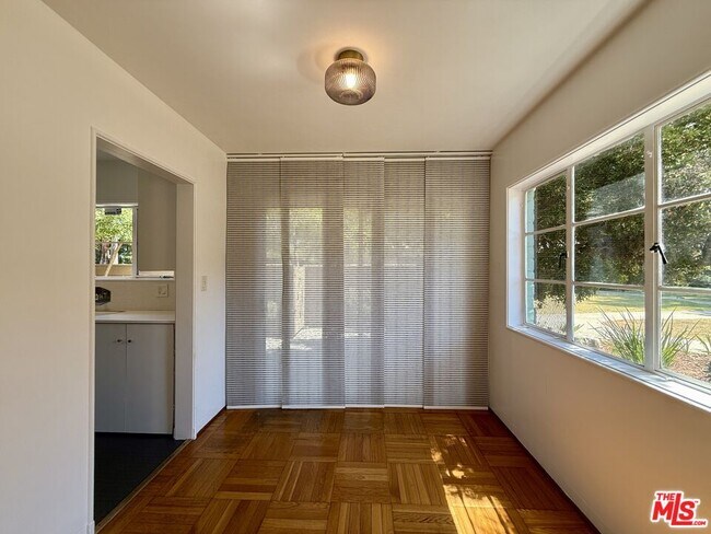 Building Photo - 5530 Village Green