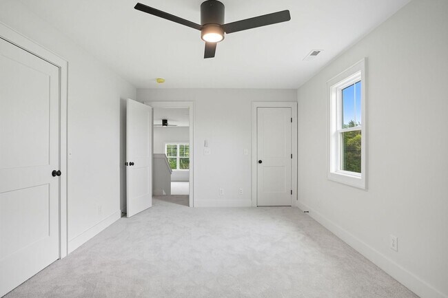 Building Photo - FOR LEASE- 4 BED 3 BATH SINGLE-FAMILY HOME IN LEBANON!