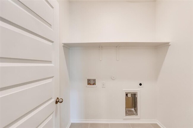 Building Photo - 105 Clematis Ct