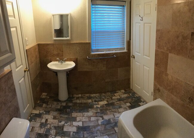 Building Photo - 109 E Norwood Ct