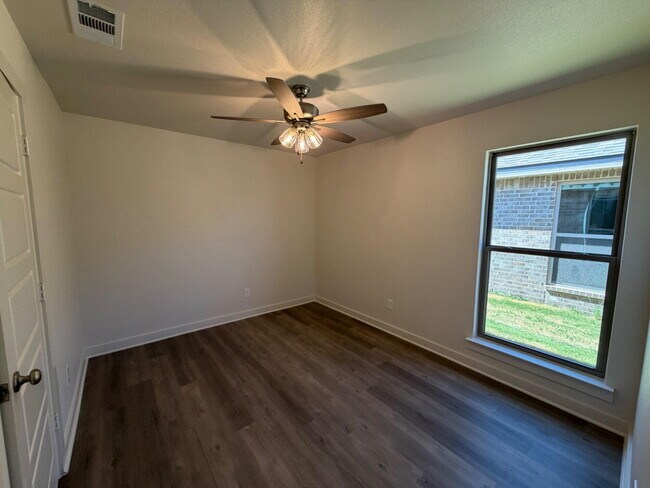 Building Photo - 2407 Helena Ave